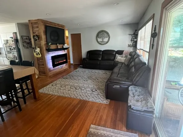 525 Meadow Ln, Winneconne, WI 54986