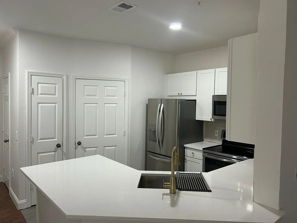 Kitchen - 10961 Burnt Mill Rd #824