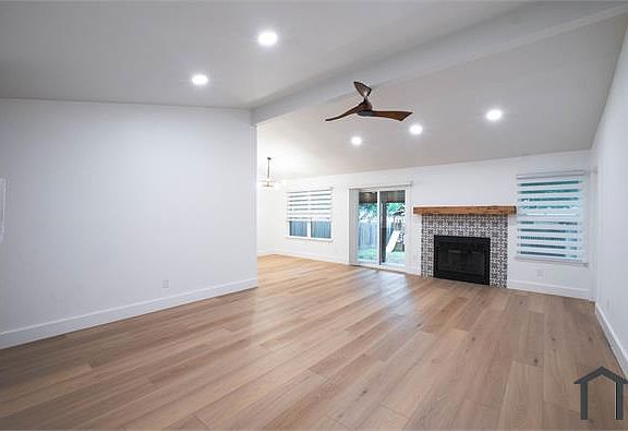 4th image of 1011 Bodgers Dr