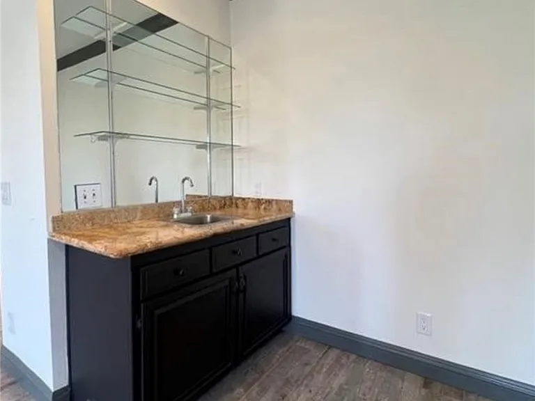 13920 Moorpark St #204 — Photo 7
