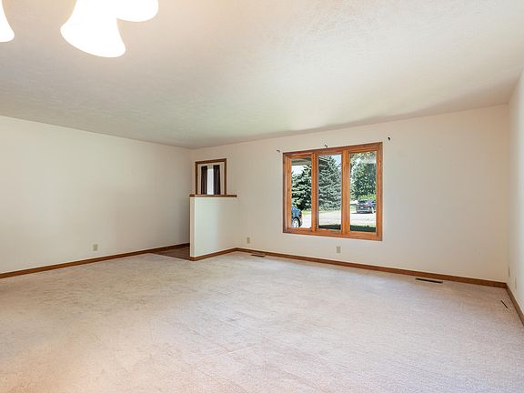 5th image of 784 Harvest Dr