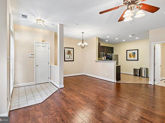 4th image of 807 Oyster Ct
