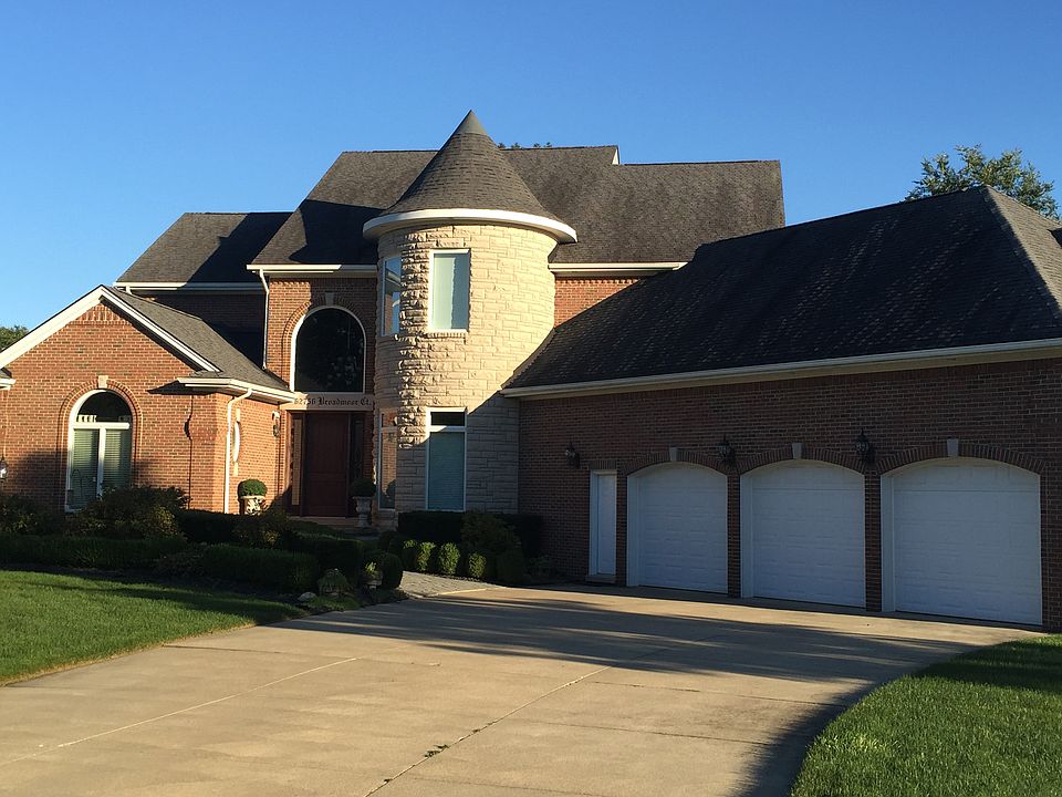 1st image of 62756 Broadmoor Cir