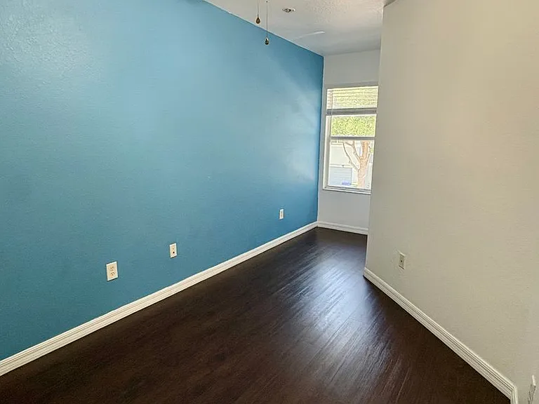 1956 Alamanda Way — Photo 11