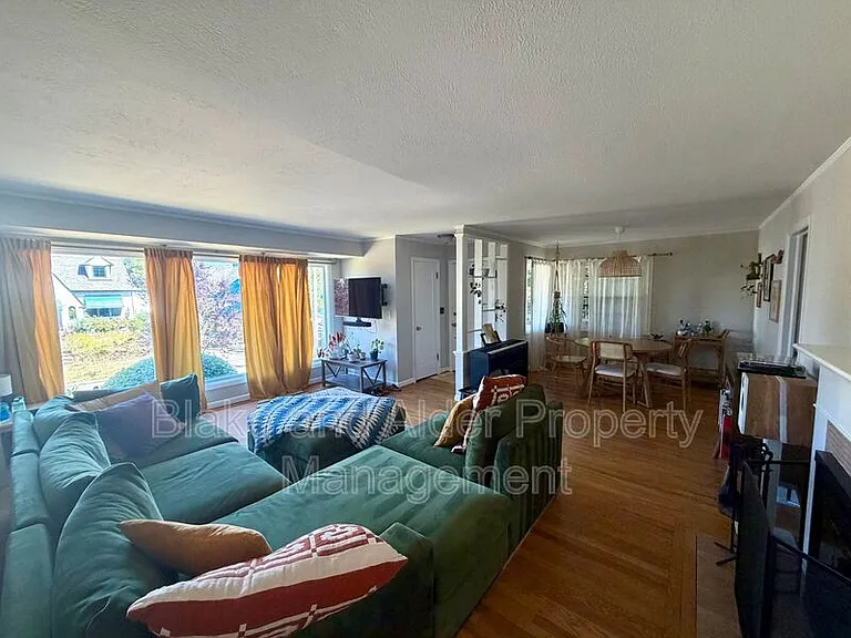 2727 NE 65th Ave — Photo 6