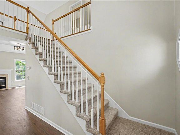 3rd image of 305 Abbeywood Dr