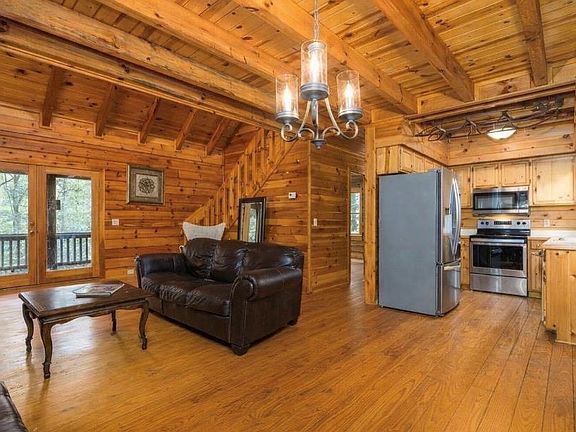 2nd image of 804 Pocaset Dr