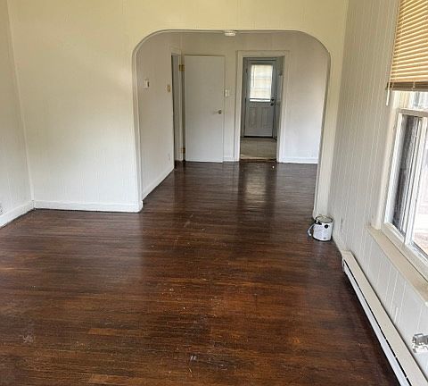 3rd image of 130 N Kalmia Ave