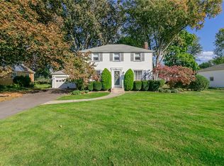 135 Ridgemont Dr, Rochester, NY 14626