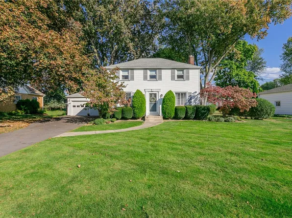 135 Ridgemont Dr, Rochester, NY 14626