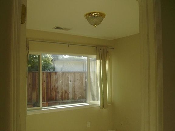 3rd image of 909 Moreno Ave