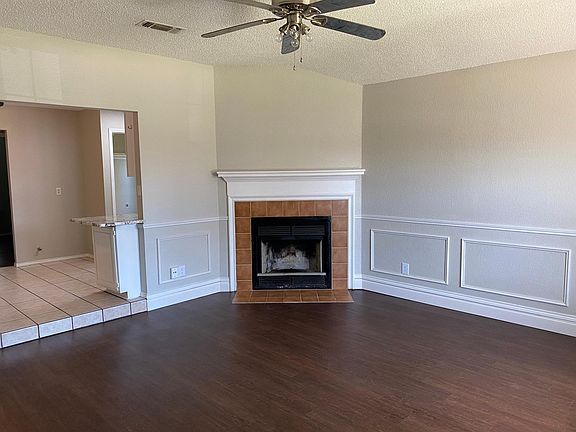 3rd image of 5811 Santa Fe Dr