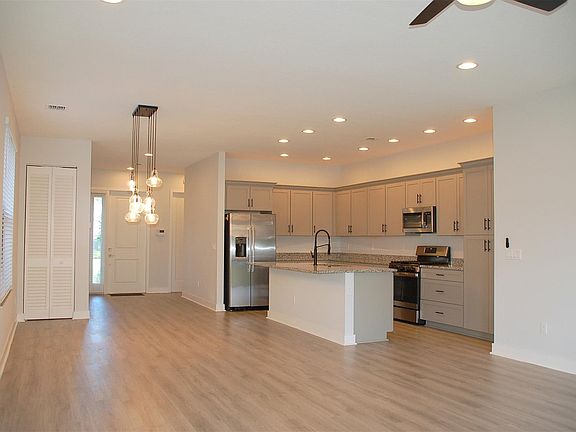 4th image of 16210 Sandy Shore Drive