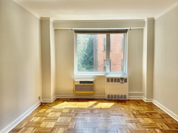 411 East 53rd Street image 4 of 4