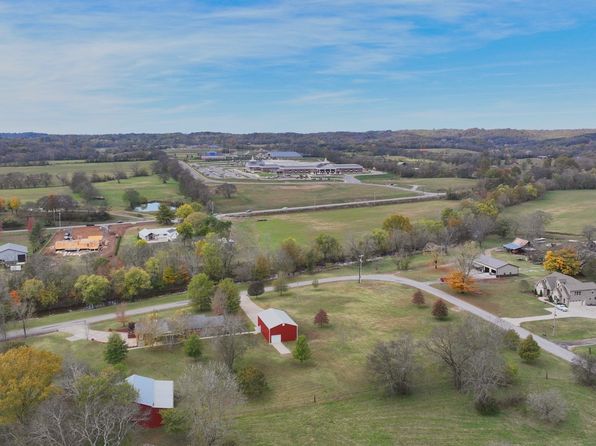 1935 Liberty Ln, Gallatin, TN 37066
