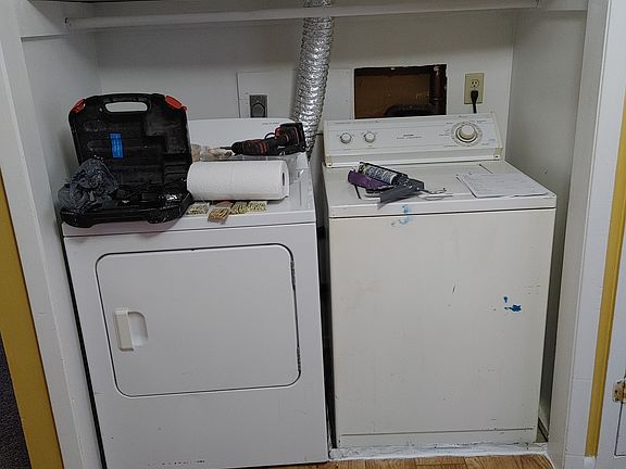 2nd image of 2121 Euclid Ave #2121