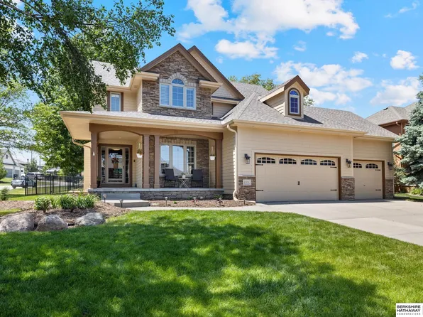 7505 Overview St, Papillion, NE 68046