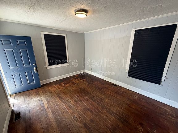 3rd image of 905 Pender St