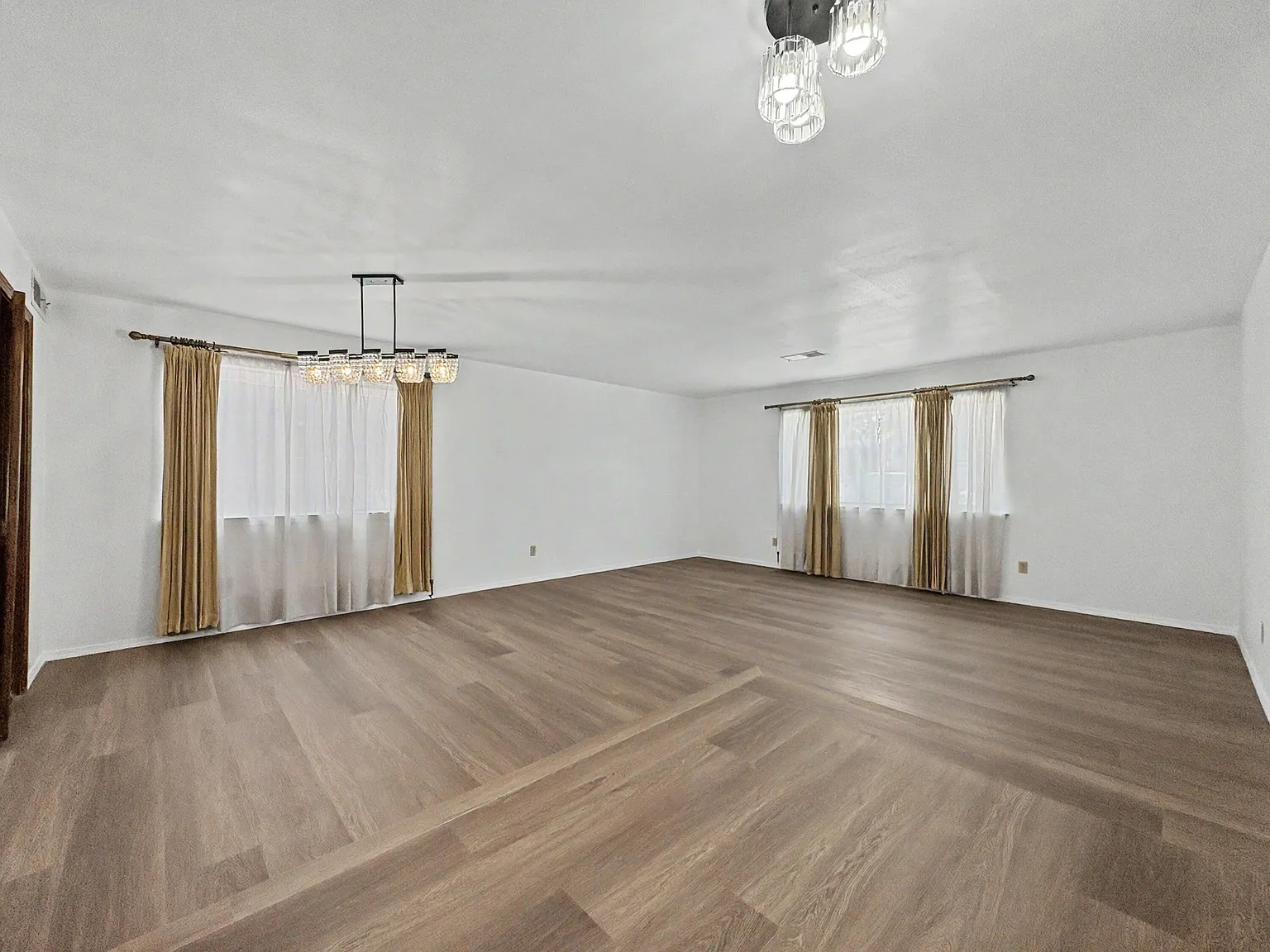 4 bed, 1956 sqft, $2,600 — Photo 3