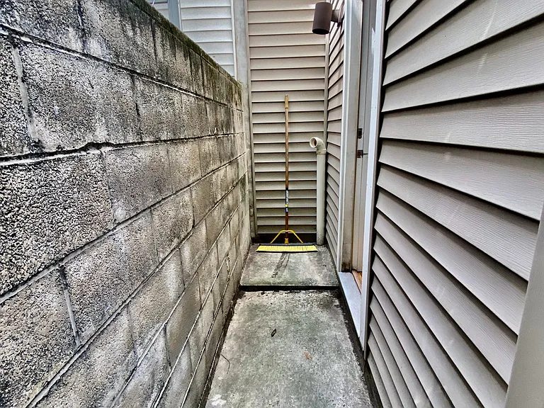 2027 S Watts St — Photo 42