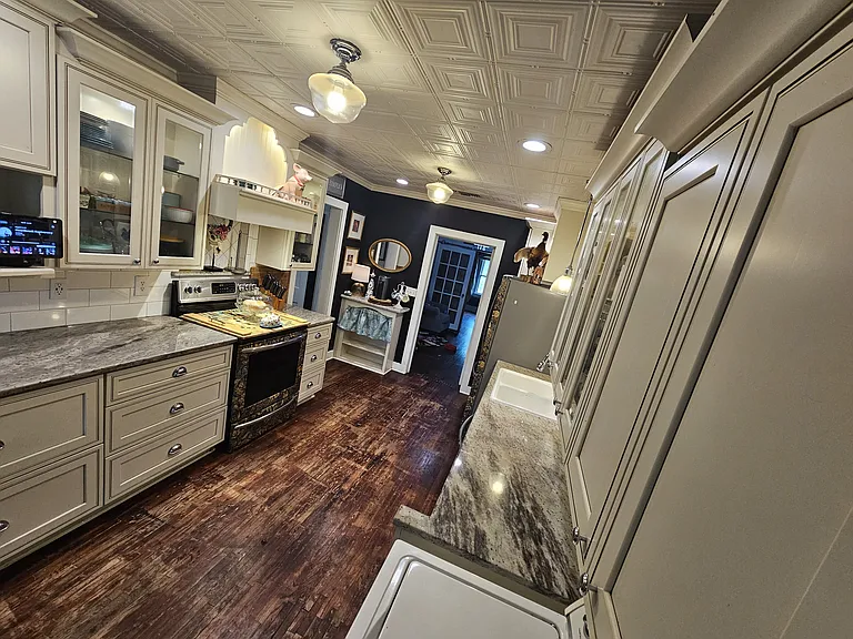 113 Claude Ave — Photo 10