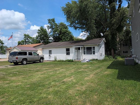 3rd image of 628 Spring St