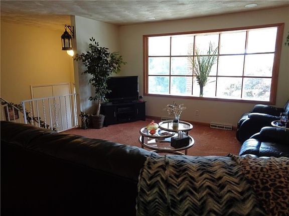 BEAUTIFUL BAY WINDOW IN LIVING ROOM TO TAKE IN THE COUNTRY VIEWS