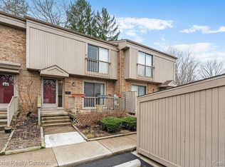 1438 Oakbrook E, Rochester, MI 48307
