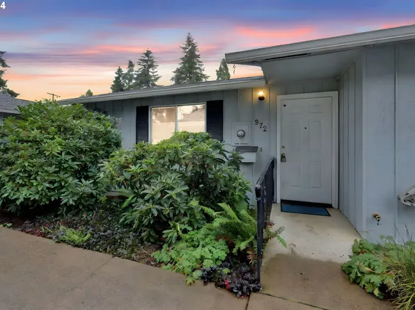 972 W L St, Springfield, OR 97477