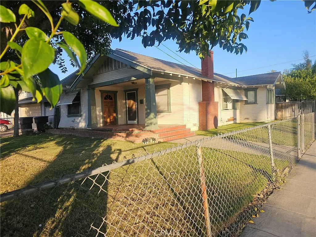 3 bed, 1.5 bath, 1461 sqft, $2,900 — Photo 2