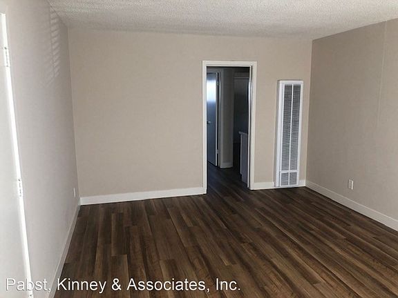 4th image of 747 Loma Ave APT 5