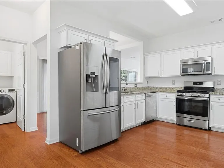 513 Stepney Ct SE — Photo 16