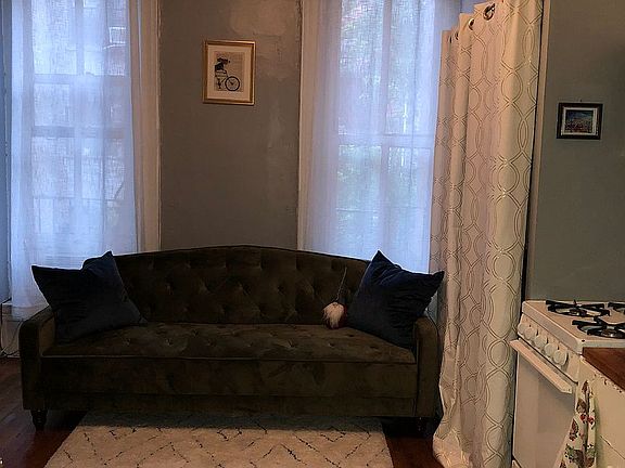 5th image of 165 W 71st St APT C3