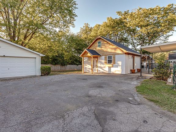3rd image of 3109 Wingate Ave