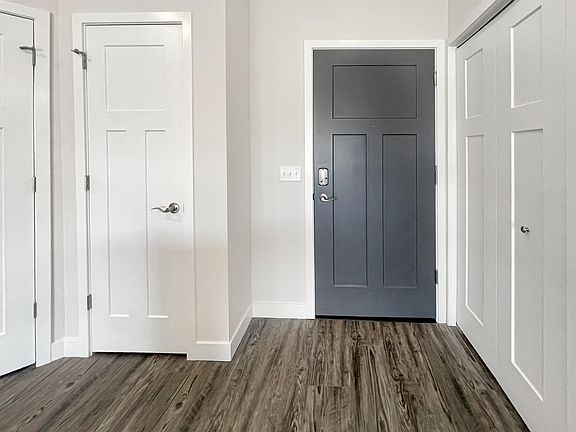 5th image of 1601 N Windsor Ave #308