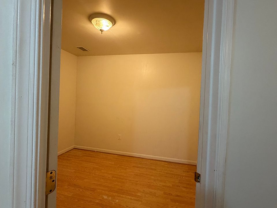 1st image of 14324 Springfield Ct