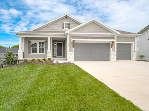 17171 S Laurelwood St, Olathe, KS 66062
