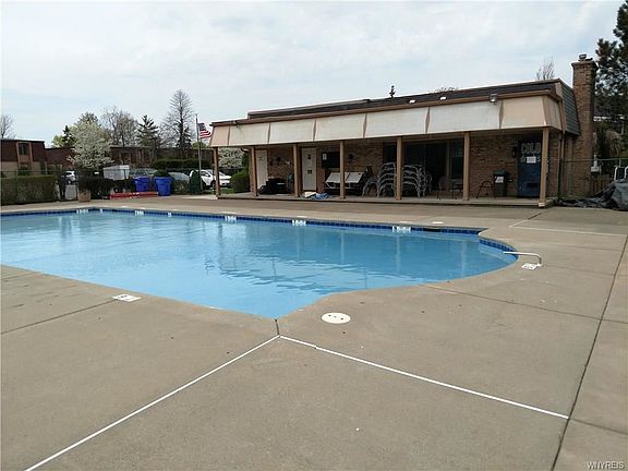 3rd image of 30 Bristol Dr Unit B