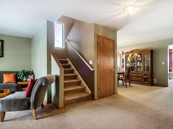 3rd image of 2206 Crescent St