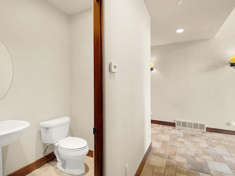 29 Primrose Rd — Photo 38