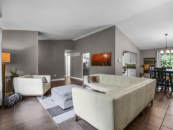 4th image of 42 Elmwood Dr