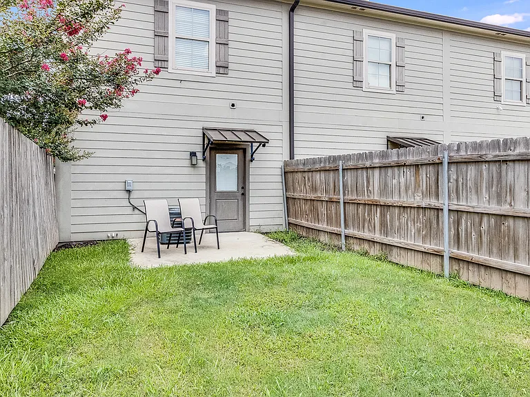 111 Ella St #111 — Photo 12