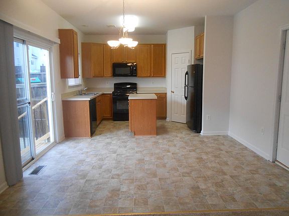 Eat-in kitchen
