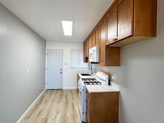 3rd image of 9300 Bancroft Ave #T9304
