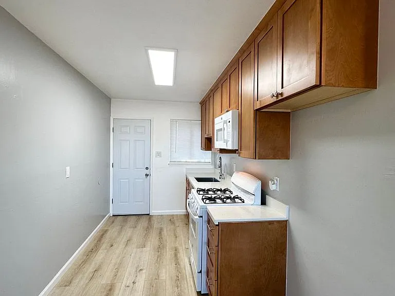 9300 Bancroft Ave — Photo 3