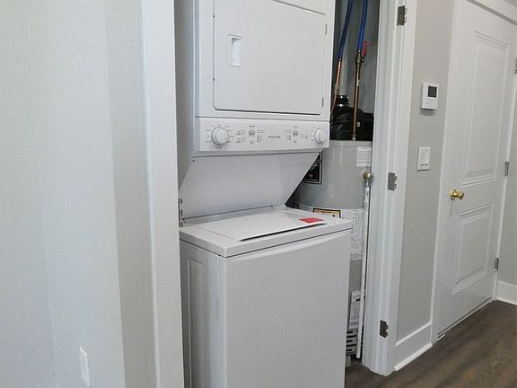 2nd image of 4028 Aspen St #3