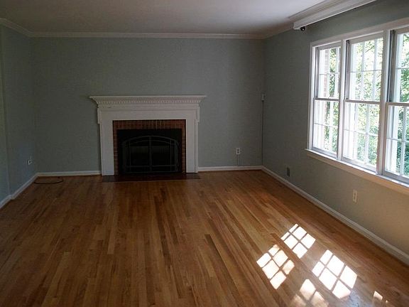 1404 Cola living room