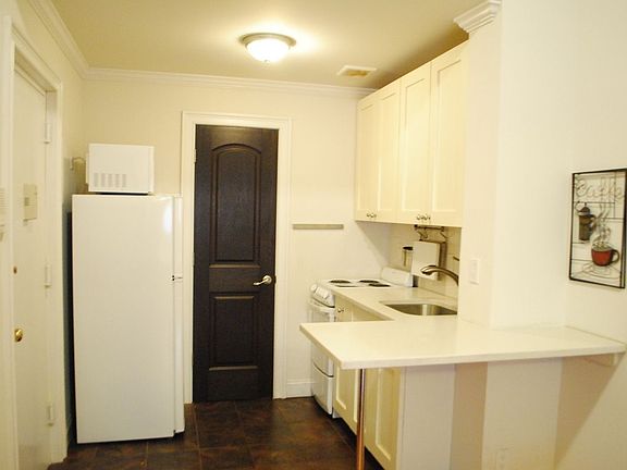 4th image of 252 W 47th St APT 17