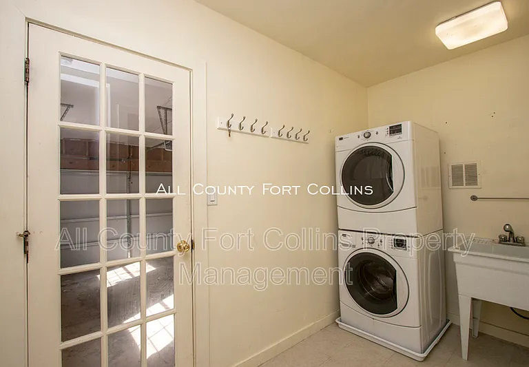 2730 Hanover Dr — Photo 21