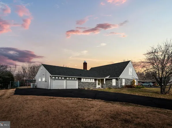 169 Forsythia Dr N, Levittown, PA 19056